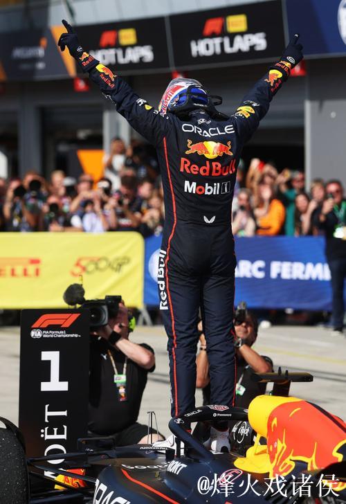 F1迈阿密站排位赛:维斯塔潘夺杆位,诺里斯紧随其后 F1迈阿密站排位赛:维斯塔潘夺杆位,诺里斯紧随其后