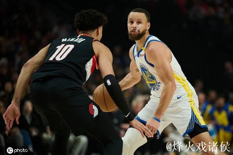 库里三节接近三双新援贡献22分 勇士大胜开拓者35分